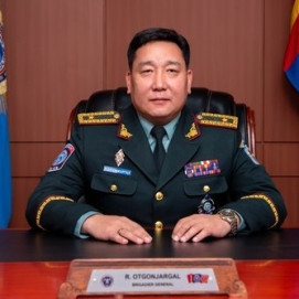 ГЕГ-ийн дарга Р.Отгонжаргалын төрсөн эгч Замын-Үүдийн гаалийн итгэмжлэгдсэн төлөөлөгчөөр ажилладаг