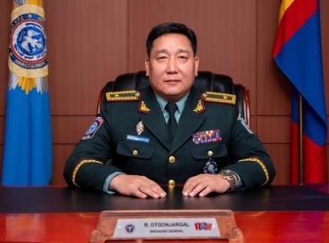 ГЕГ-ийн дарга Р.Отгонжаргалын төрсөн эгч Замын-Үүдийн гаалийн итгэмжлэгдсэн төлөөлөгчөөр ажилладаг