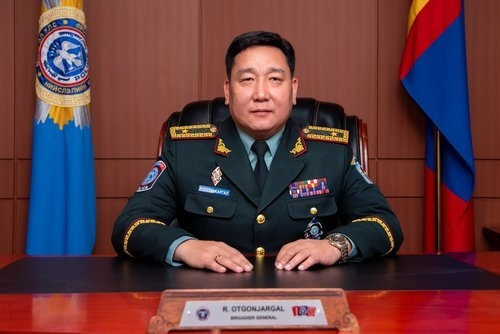 ГЕГ-ийн дарга Р.Отгонжаргалын төрсөн эгч Замын-Үүдийн гаалийн итгэмжлэгдсэн төлөөлөгчөөр ажилладаг