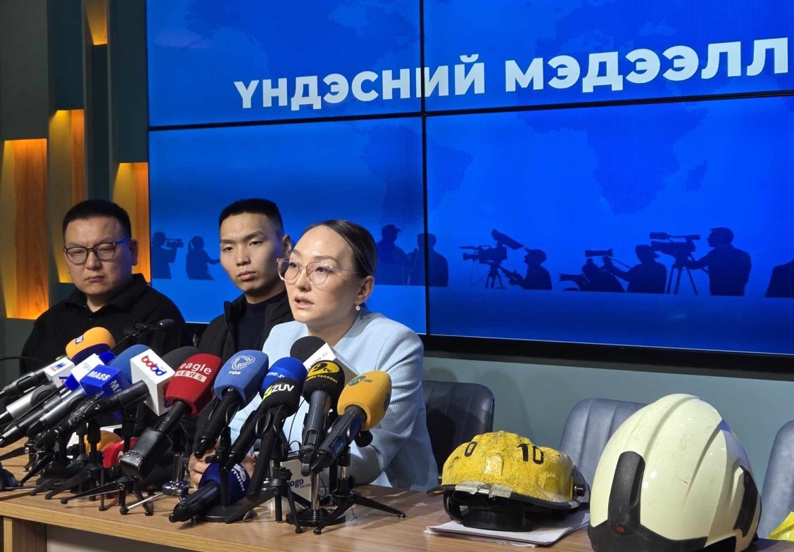 Талийгаач гал сөнөөгчийн эхнэр н.Ганцэцэг: Аврагчид гар нүцгэн шахуу гал руу ордог