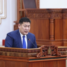 Л.Оюун-Эрдэнэ: Ураны гэрээг үзэглэх үеэр гадны бүртгэлгүй дугаараас УИХ-ын гишүүд рүү зурвас бичсэн