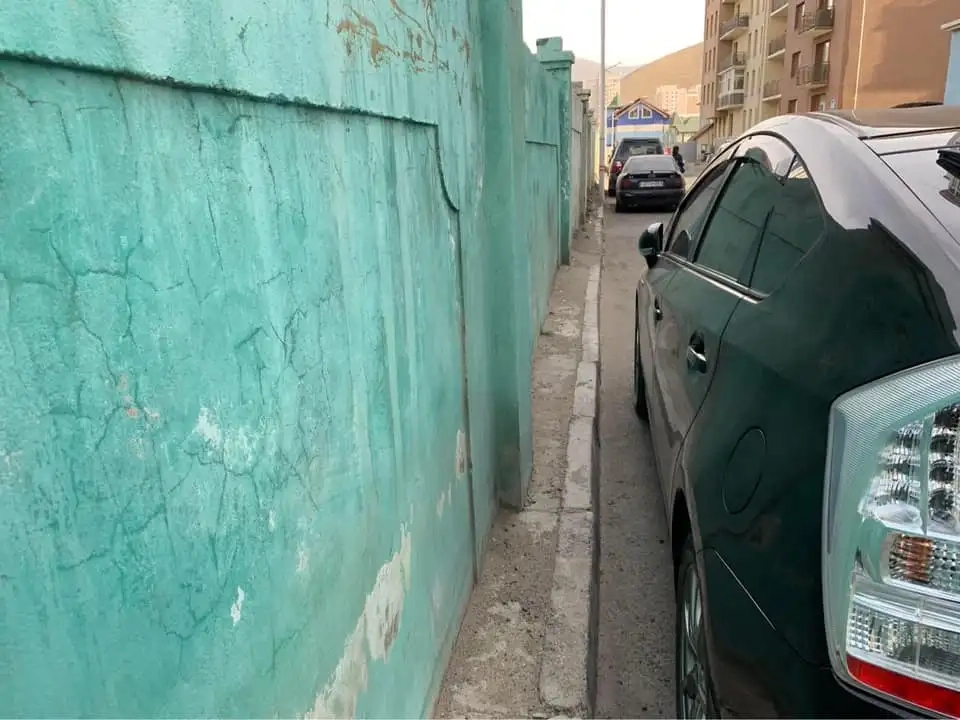 Иргэд явахад саад болдог хашаануудыг буулгахаар санал авч байна