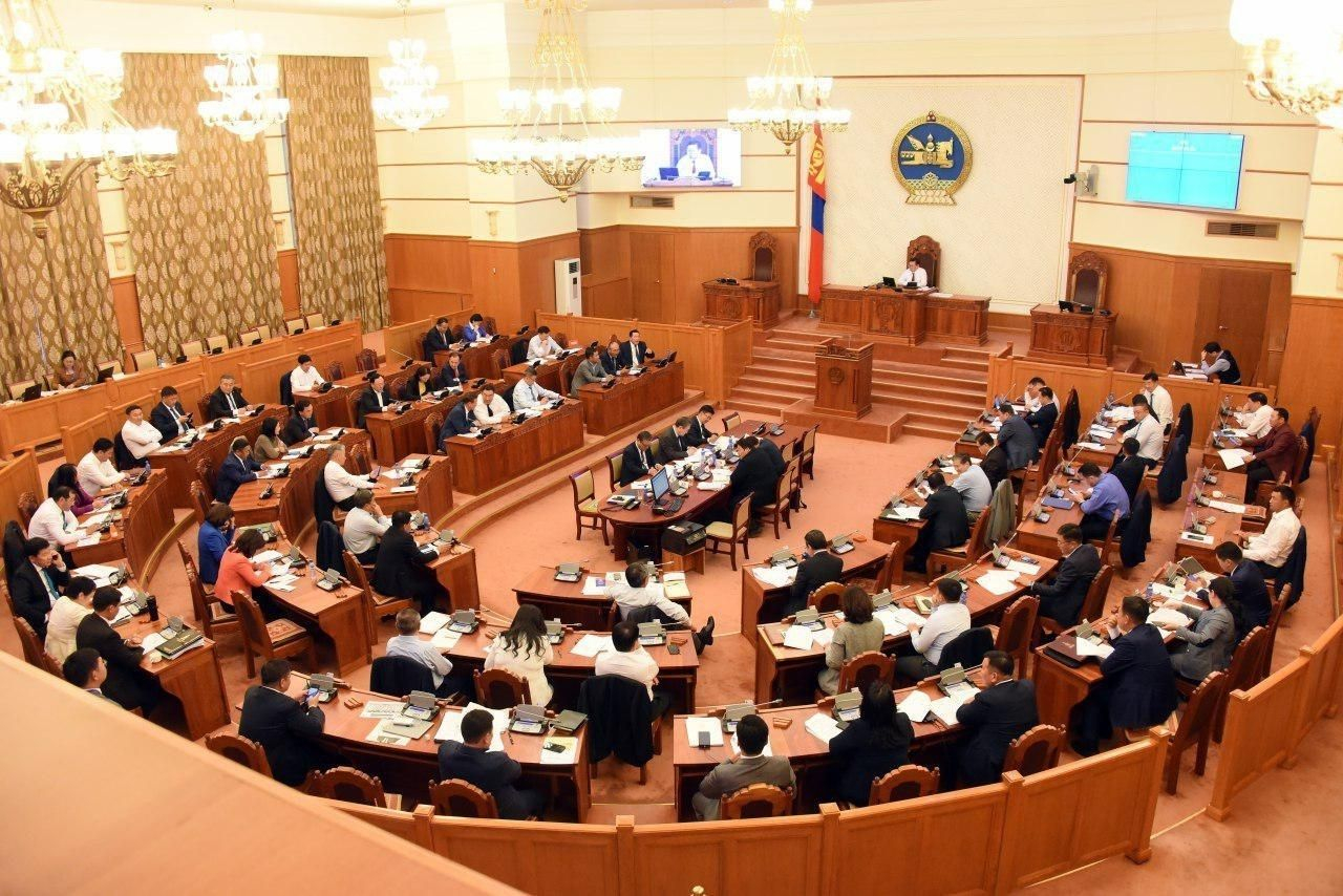 76 тойргуудаараа тойрч, "далаараа тавиулж" байна...